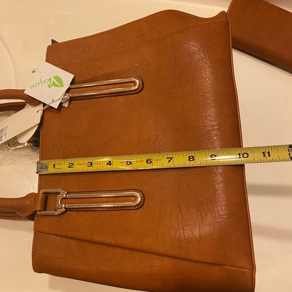 NWT Vegan leather handbag and matching wallet - Picture 5 of 14